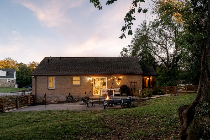 5015 Inglewood Ct, Nashville, TN 37216