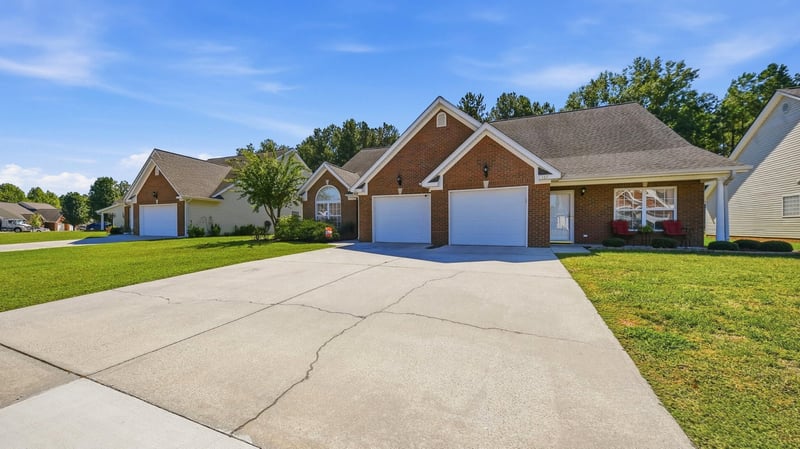 163 Briarstone Dr, Rossville, GA 30741