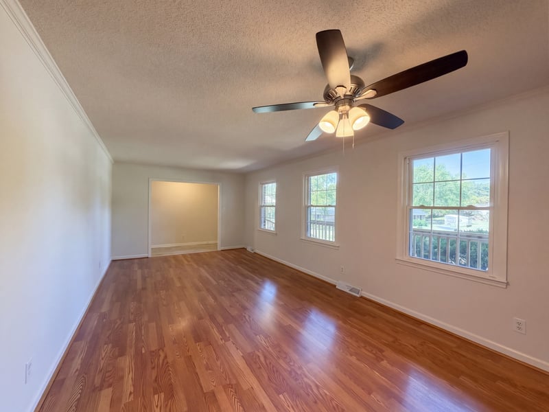 1005 Roseview Dr, Columbia, TN 38401