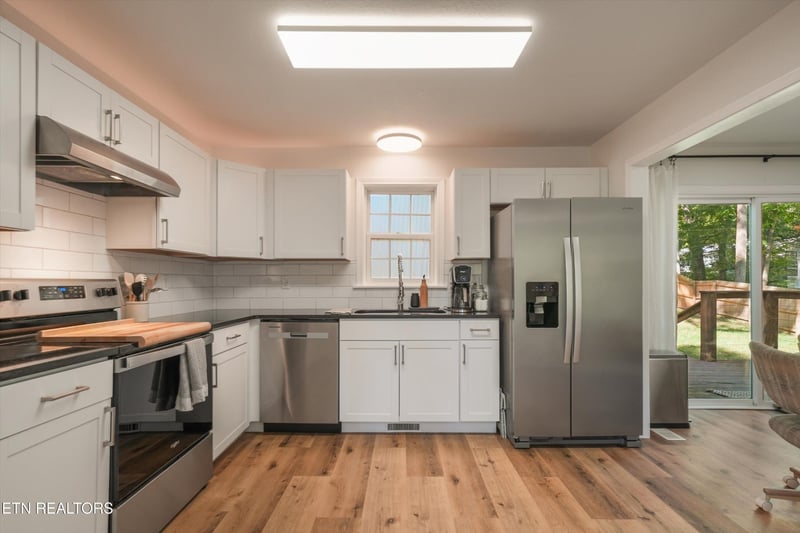 209 Maple Loop Rd, Knoxville, TN 37920