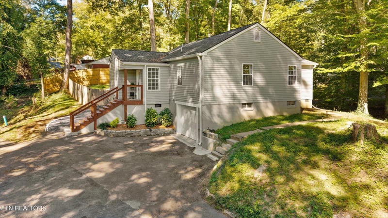 209 Maple Loop Rd, Knoxville, TN 37920