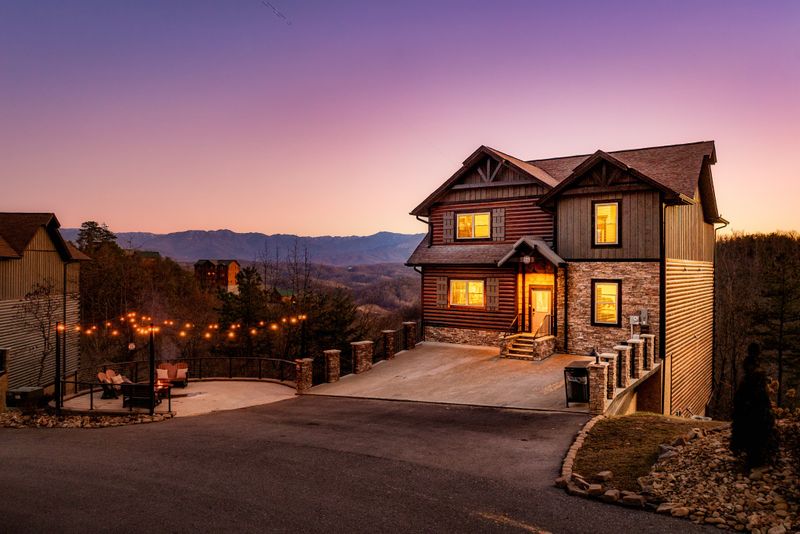 3165 Legacy Vista Dr #132R, Sevierville, TN 37876