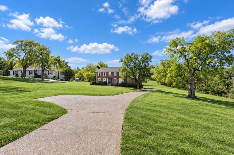 260 Anderson Ln, Hendersonville, TN 37075