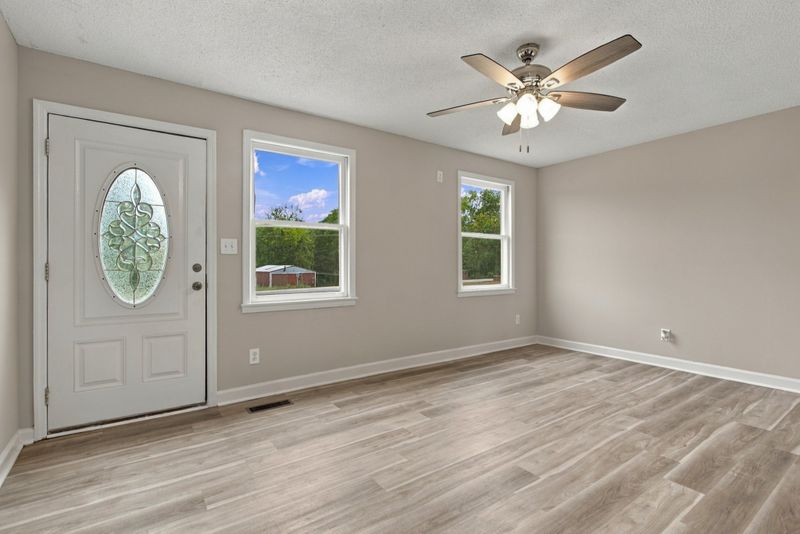 2414 Steve Dr, Columbia, TN 38401
