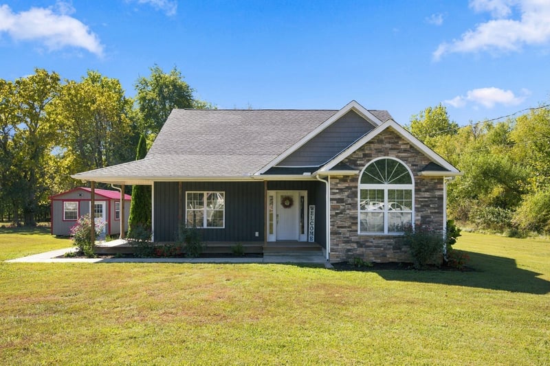 1017 Glendale Dr, Dickson, TN 37055