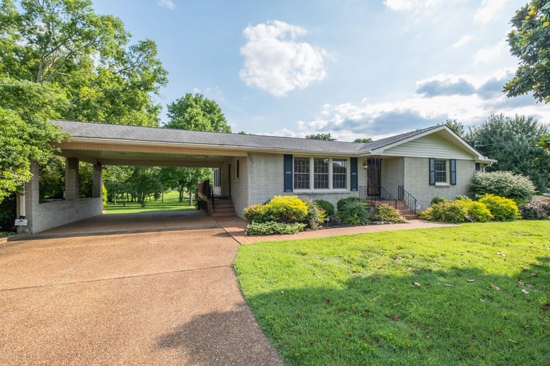 182 Cherokee Rd, Hendersonville, TN 37075