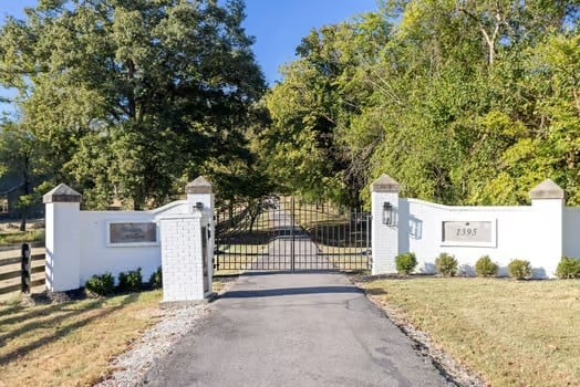 1395 Roy Sellers Rd, Columbia, TN 38401