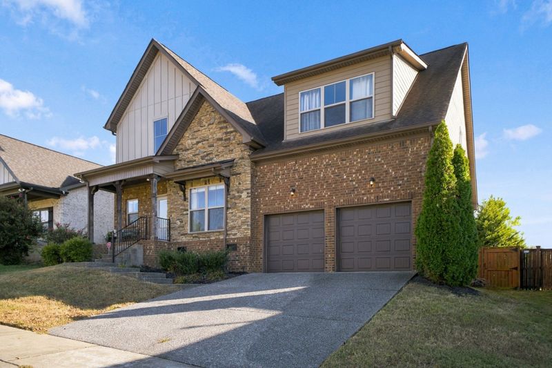 7632 Kemberton Dr E, Nolensville, TN 37135
