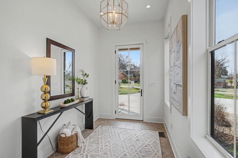 6412A Premier Dr, Nashville, TN 37209