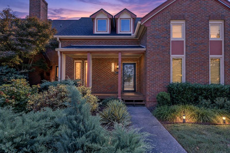 906B Russell St, Nashville, TN 37206