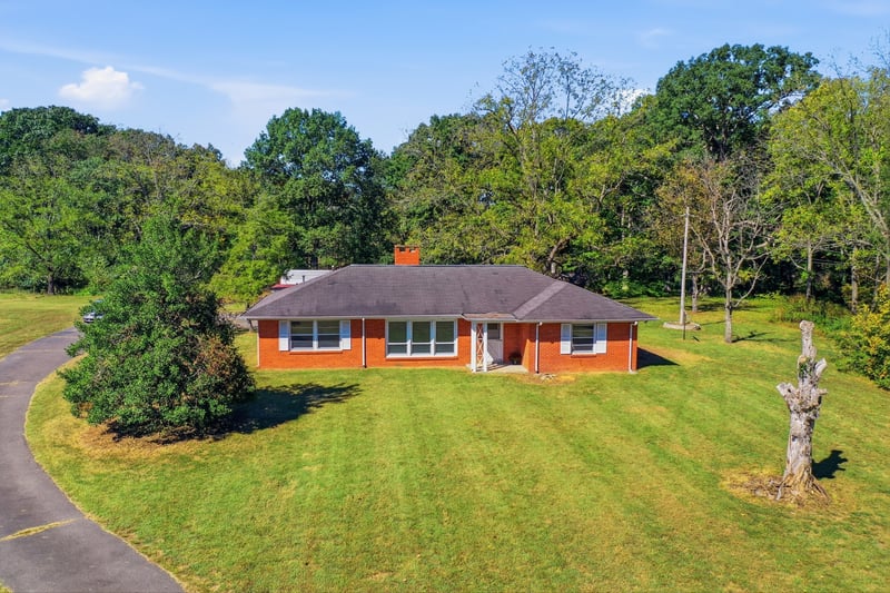 5554 Stacy Springs Rd, Springfield, TN 37172