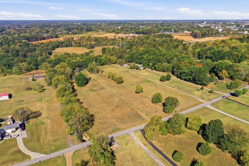 5562 Stacy Springs Rd, Springfield, TN 37172