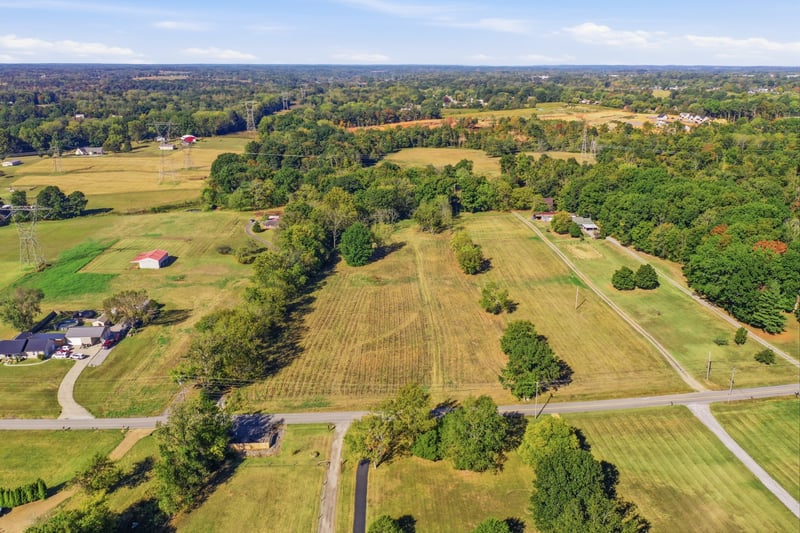 5562 Stacy Springs Rd, Springfield, TN 37172