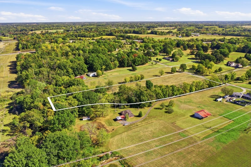 5562 Stacy Springs Rd, Springfield, TN 37172