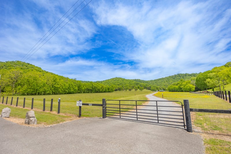 9701 Fox Hollow Rd, Christiana, TN 37037