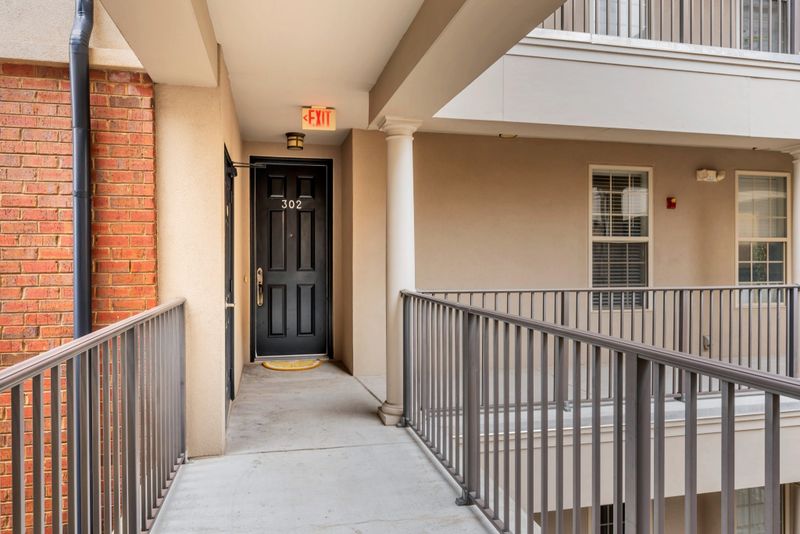 305 Seven Springs Way #302, Brentwood, TN 37027