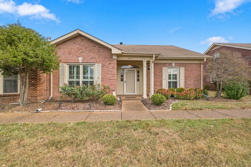 8515 Sawyer Brown Rd, Nashville, TN 37221