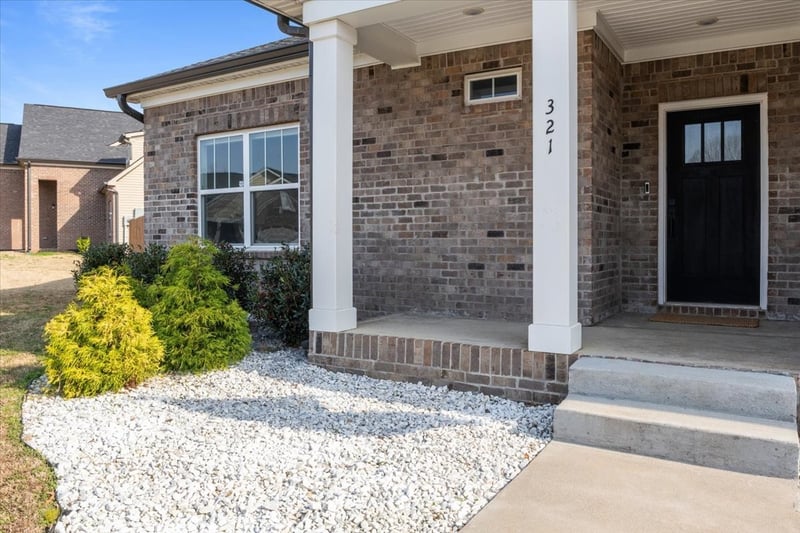321 Wyburn Pl, Burns, TN 37029