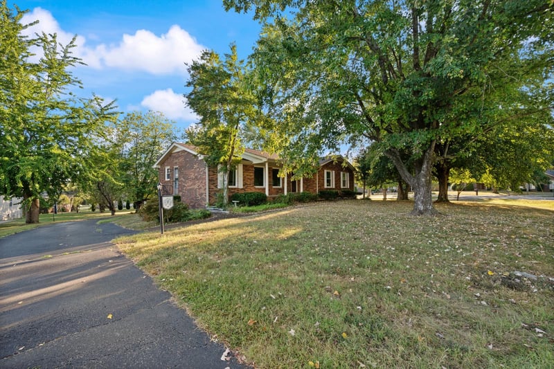 110 Sam Davis Dr, Springfield, TN 37172