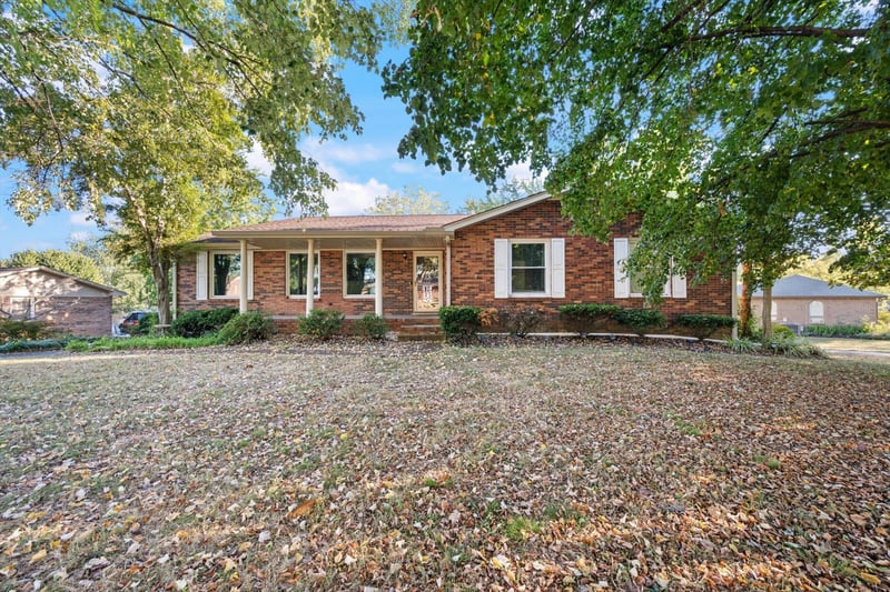 110 Sam Davis Dr, Springfield, TN 37172
