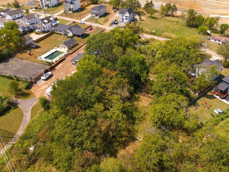 1522 E Stewarts Ln, Nashville, TN 37218