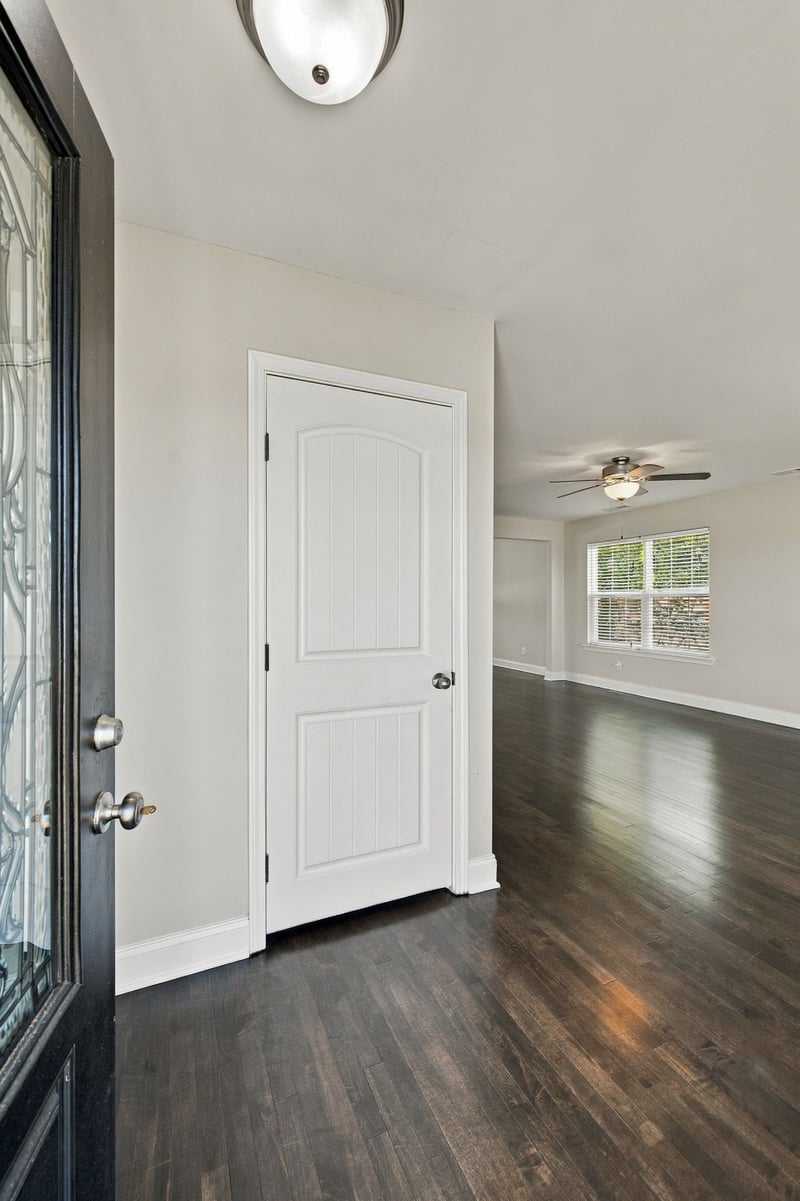 121 Pledge Ct, La Vergne, TN 37086