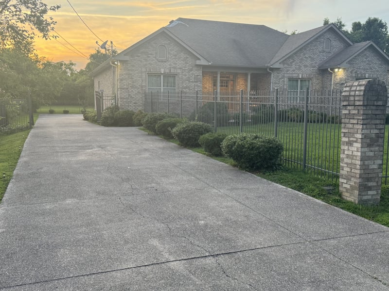 1719 River Dr, Nashville, TN 37218