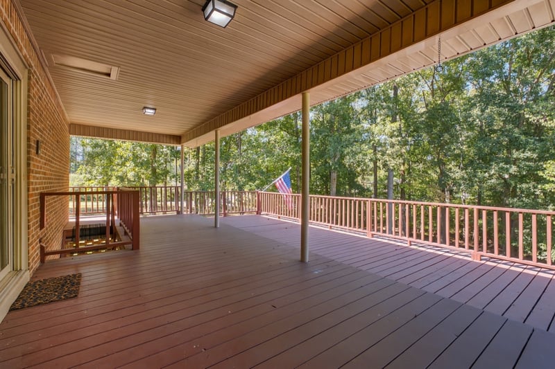 105 Baker St, Burns, TN 37029