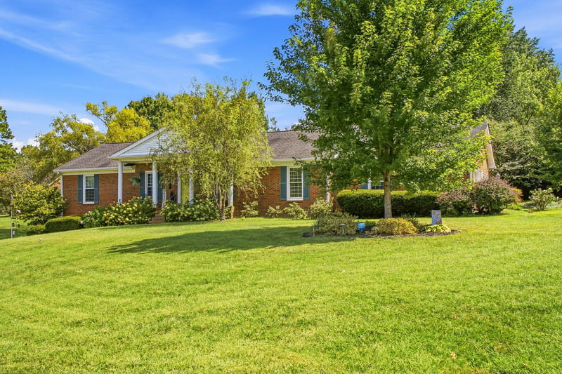 300 Stonewall Dr, Springfield, TN 37172