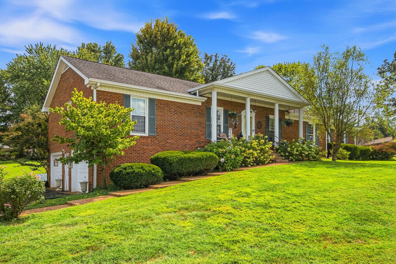 300 Stonewall Dr, Springfield, TN 37172