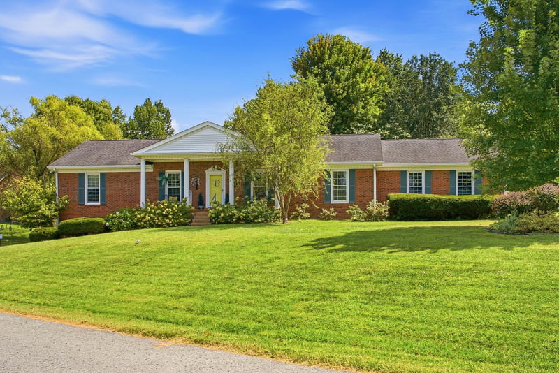 300 Stonewall Dr, Springfield, TN 37172