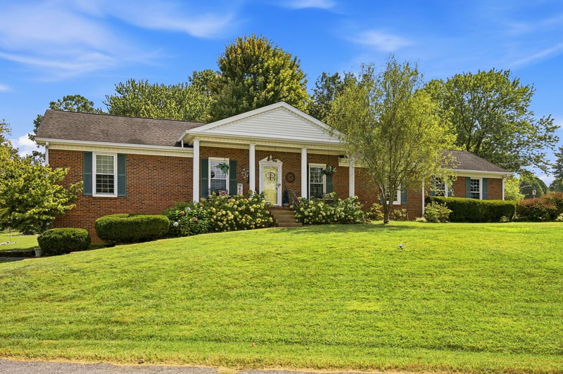 300 Stonewall Dr, Springfield, TN 37172