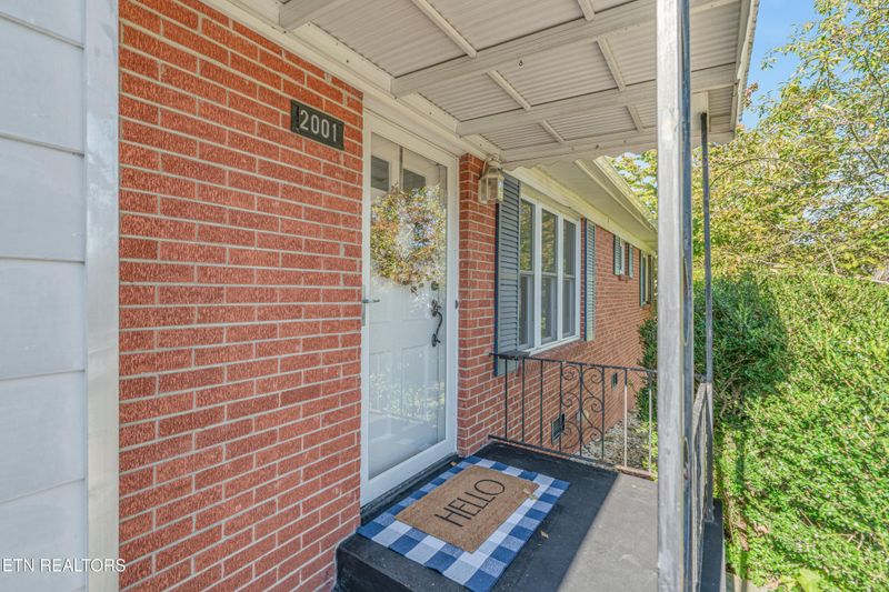 2001 Radiance Dr, Knoxville, TN 37912