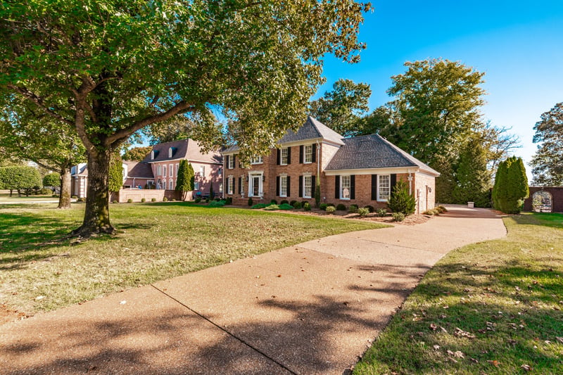 214 Woodlake Dr, Gallatin, TN 37066