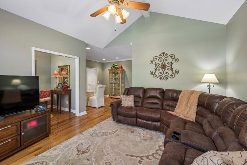 6 Hurd Ct, Lebanon, TN 37087