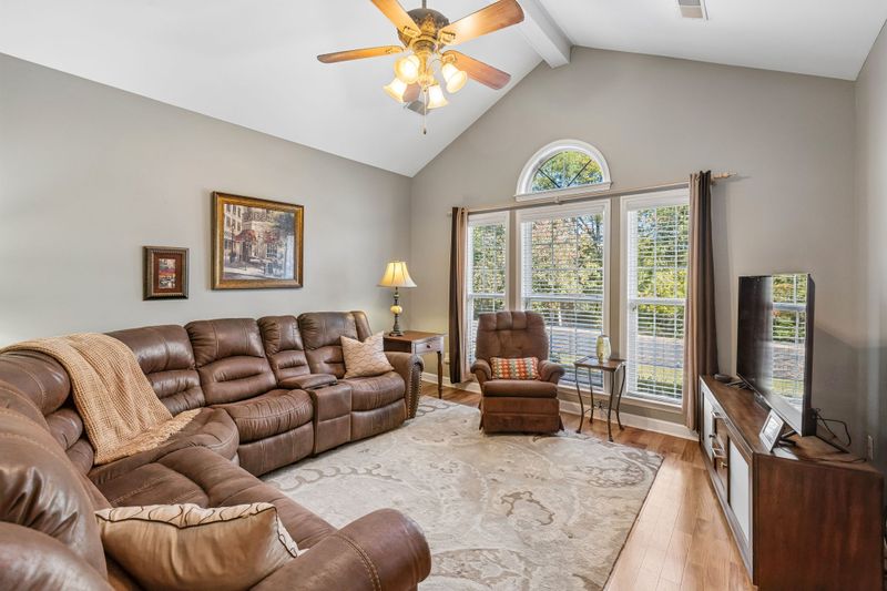 6 Hurd Ct, Lebanon, TN 37087