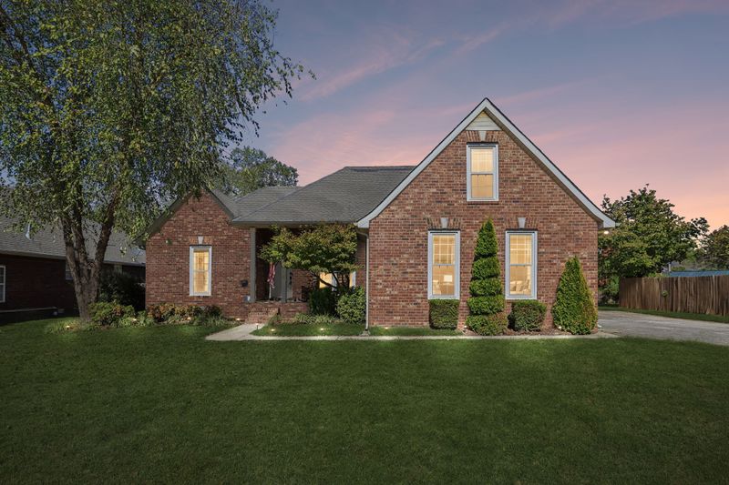 1911 Kensington Dr, Murfreesboro, TN 37127