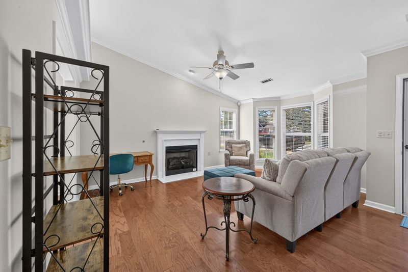1303 Crofton Park Ct, Columbia, TN 38401