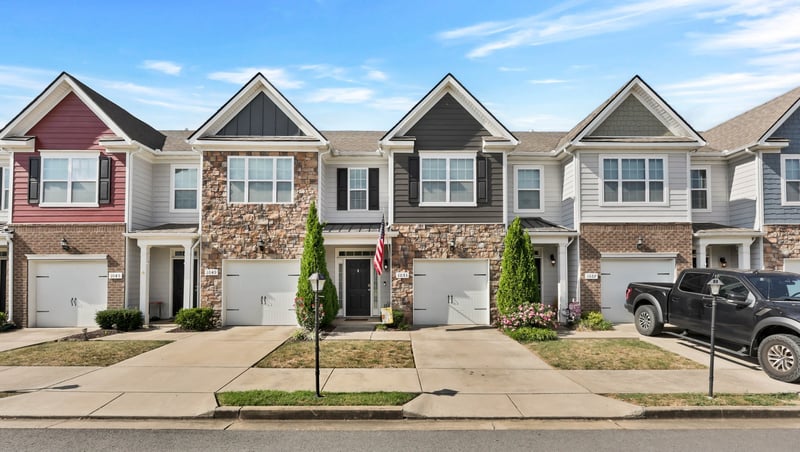 1053 Enclave Ave, Pleasant View, TN 37146