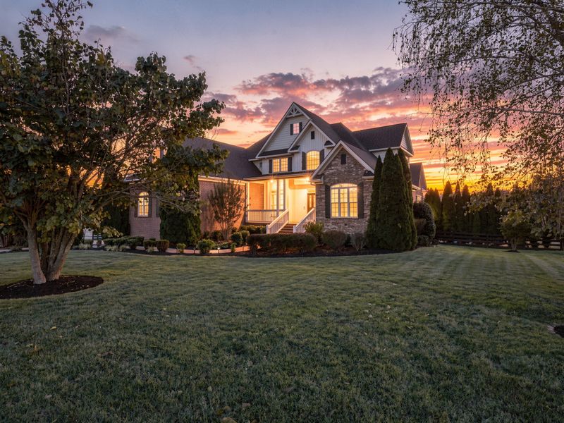 3722 Bosk Ln, College Grove, TN 37046