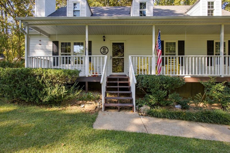 1205 Hardwood Trl, Burns, TN 37029