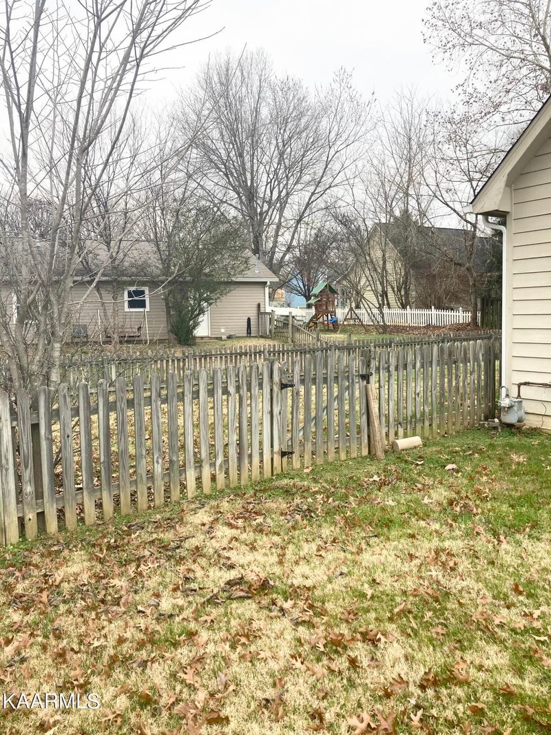 7320 Ashford Glen Dr, Knoxville, TN 37918