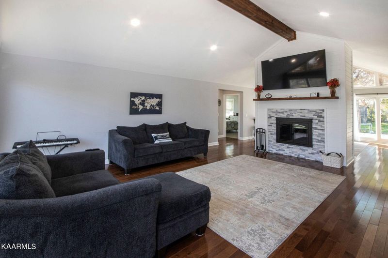 787 Eblen Ln, Lenoir City, TN 37771
