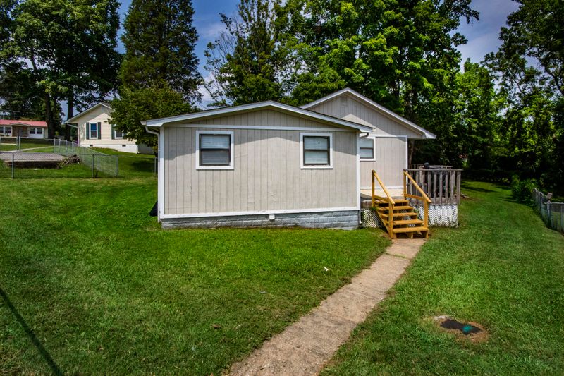 182 Johnson Rd, Oak Ridge, TN 37830