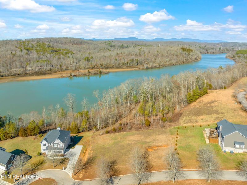 102 Plumberry St, Oak Ridge, TN 37830