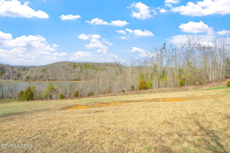 102 Plumberry St, Oak Ridge, TN 37830