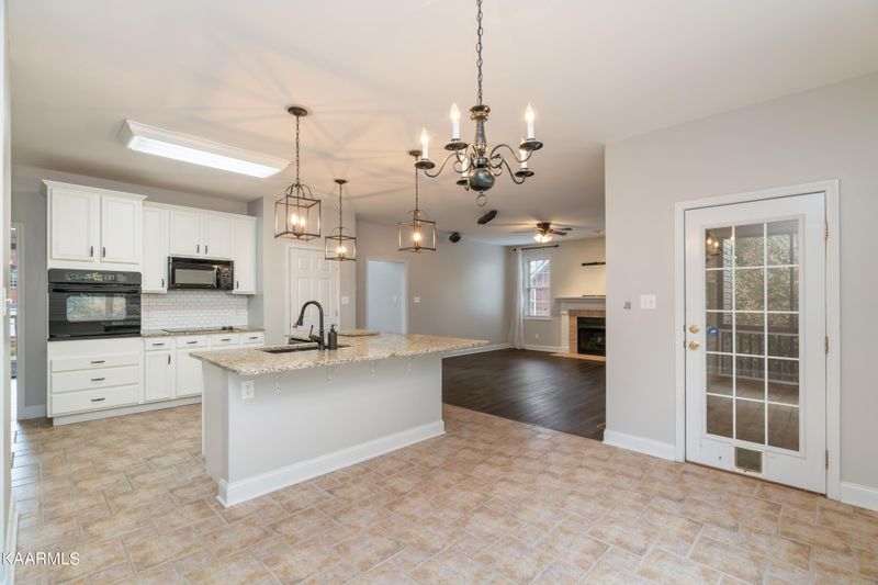 8341 Harbor Cove Dr, Knoxville, TN 37938