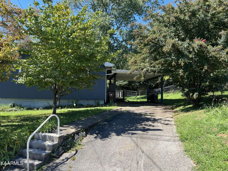 102 Upsal Rd, Oak Ridge, TN 37830
