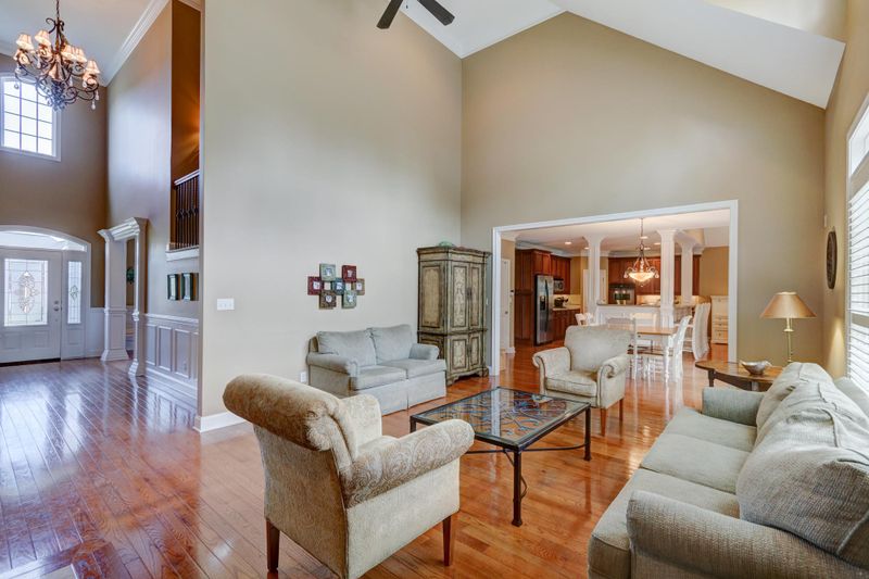 120 Center Park Ln, Oak Ridge, TN 37830