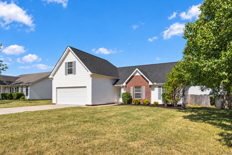 1180 Saint Andrews Dr, Murfreesboro, TN 37128